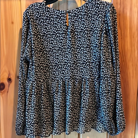 Chelsea & Violet Black and White Floral Blouse - Picture 5 of 5